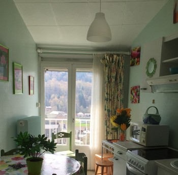 Votre cuisine avec balcon et vue panoramique, possibilité de déj à 4, bien agencée