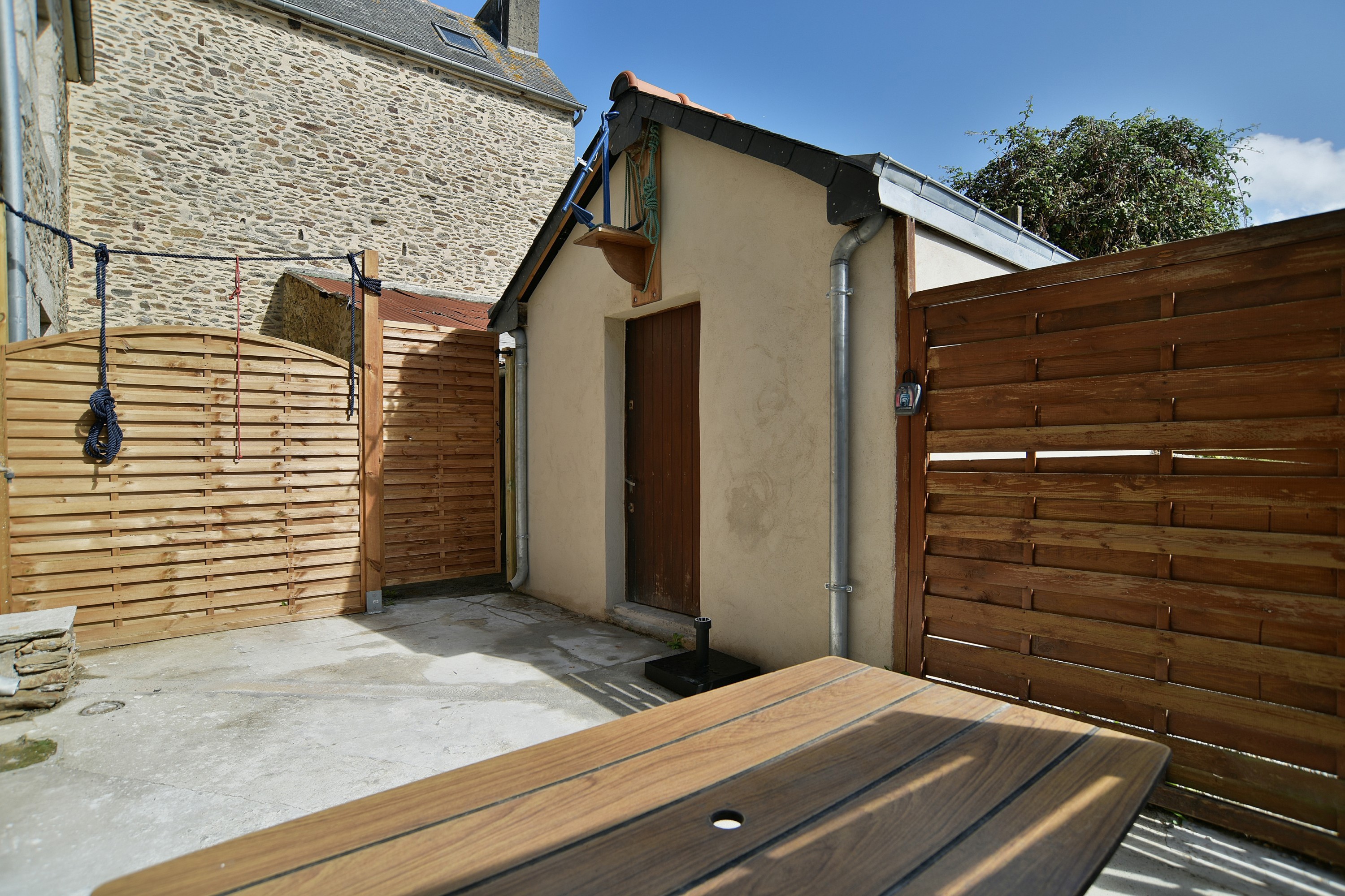 Courette close / dépendance