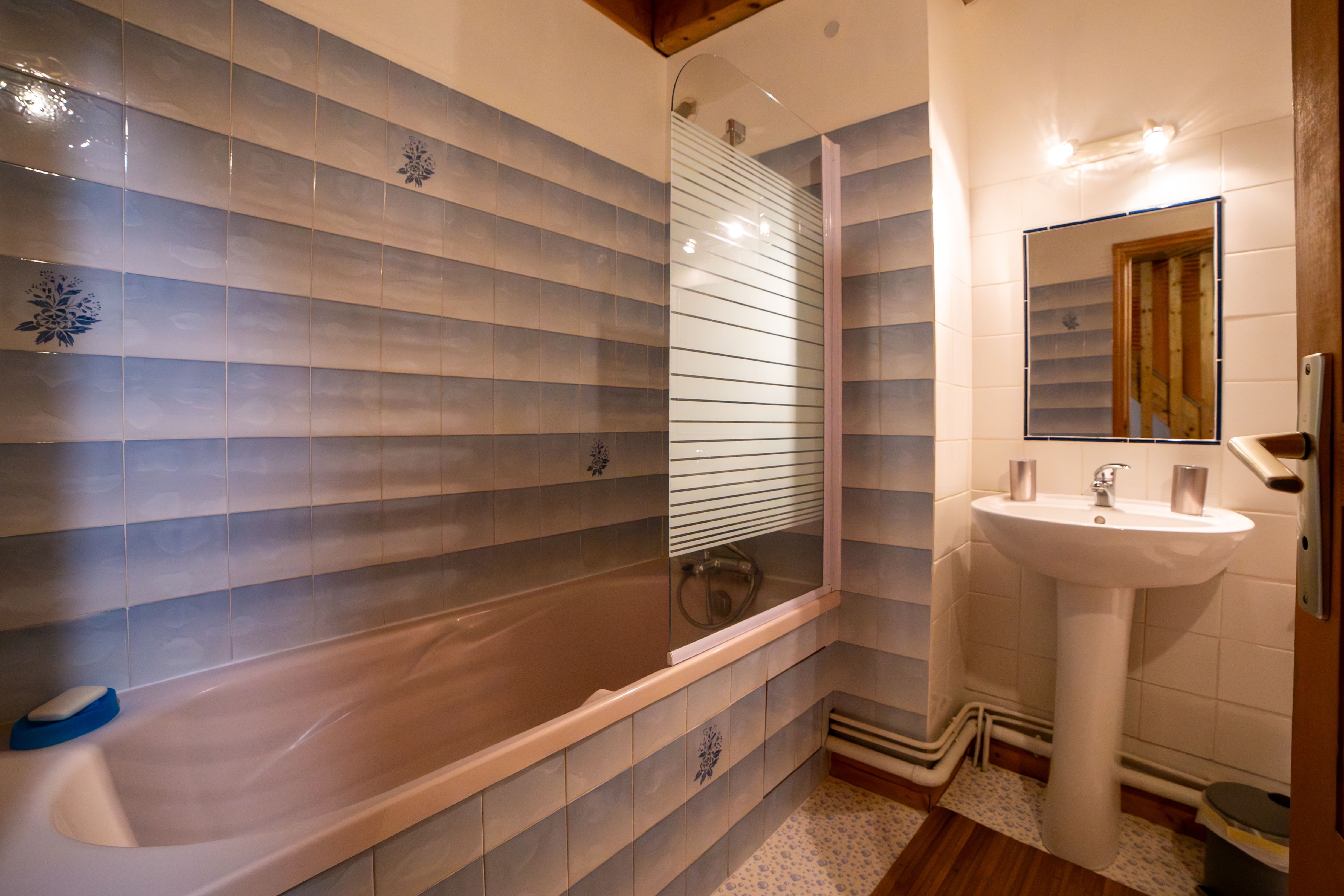 Salle de bains avec WC au 1er étage
