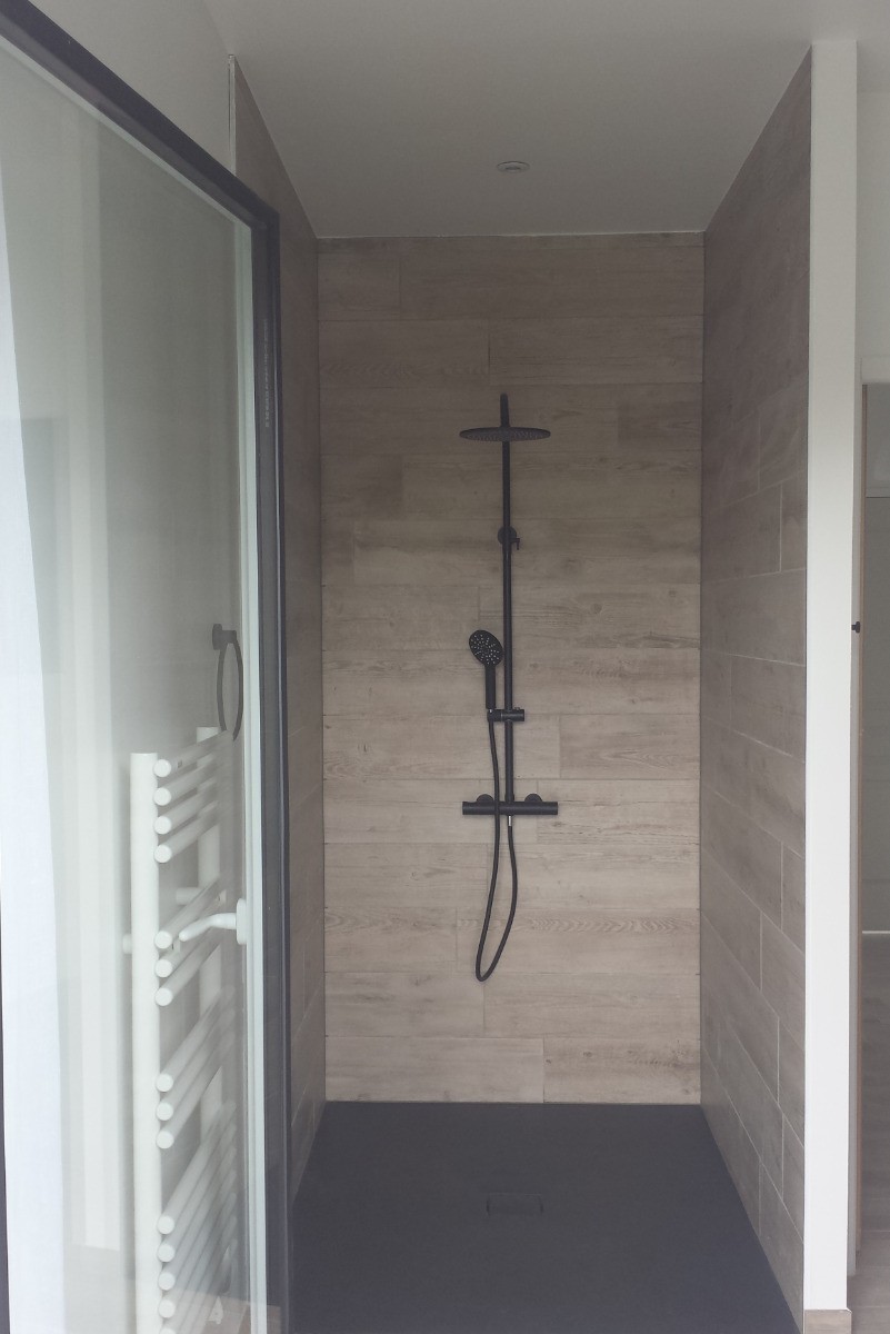 MELIKIAN, location, Paimpol, Salle d'eau 1er étage, la douche 150 x120