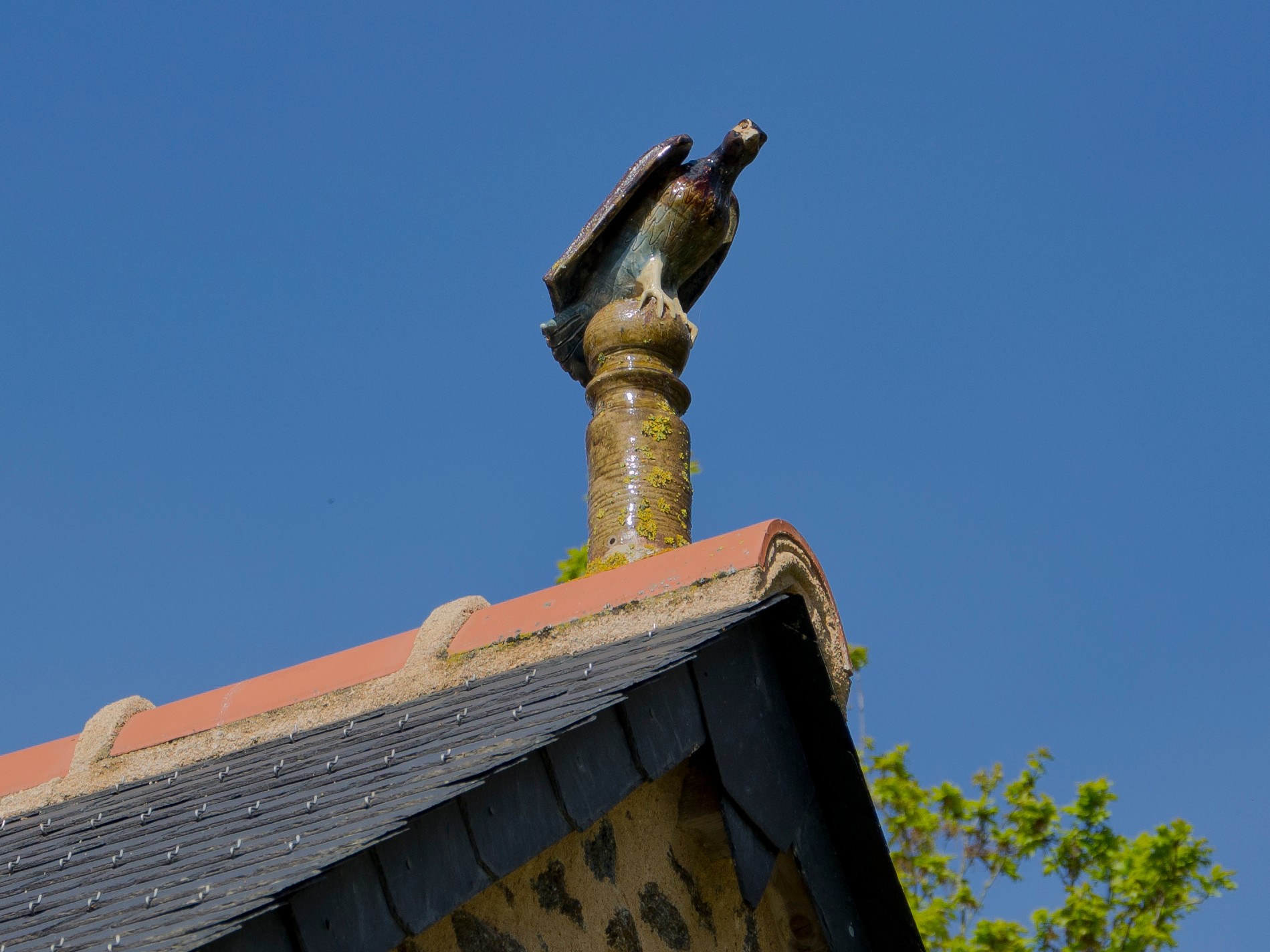 Détail de la toiture : un épi de faîtage