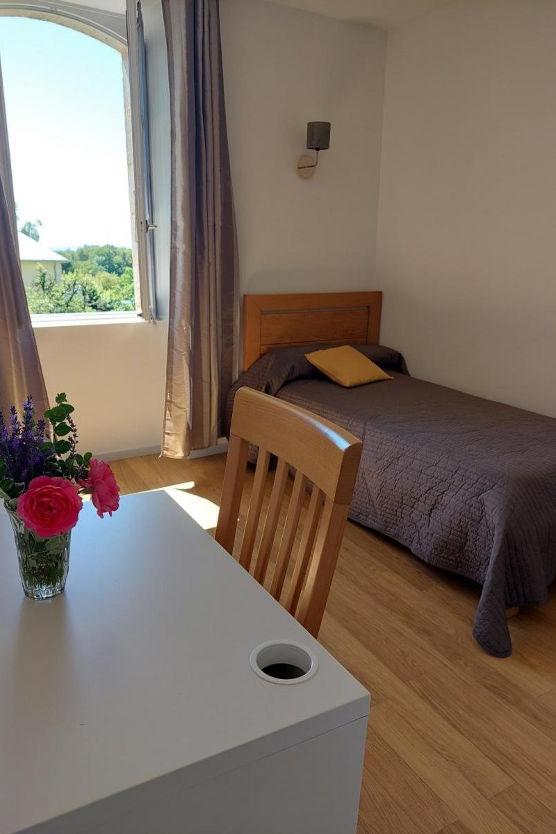 Chambre GITE LA CHARTROULLE 19 CORREZE CLEVACANCES