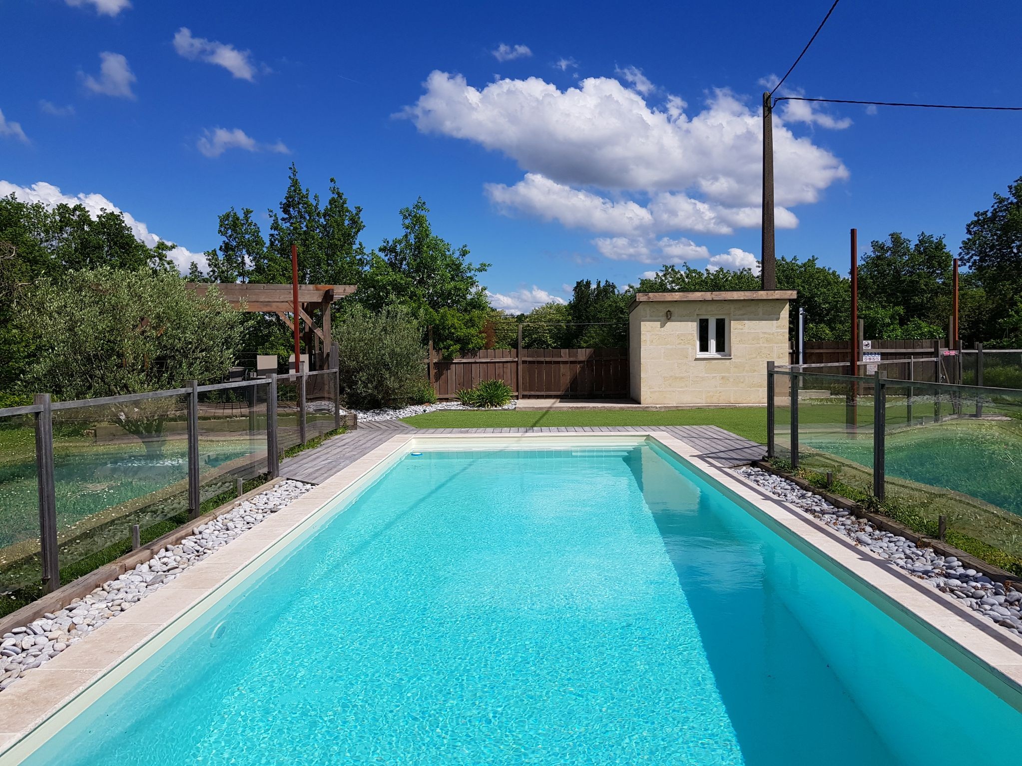La piscine de la propriété Le VergerEntre2mers