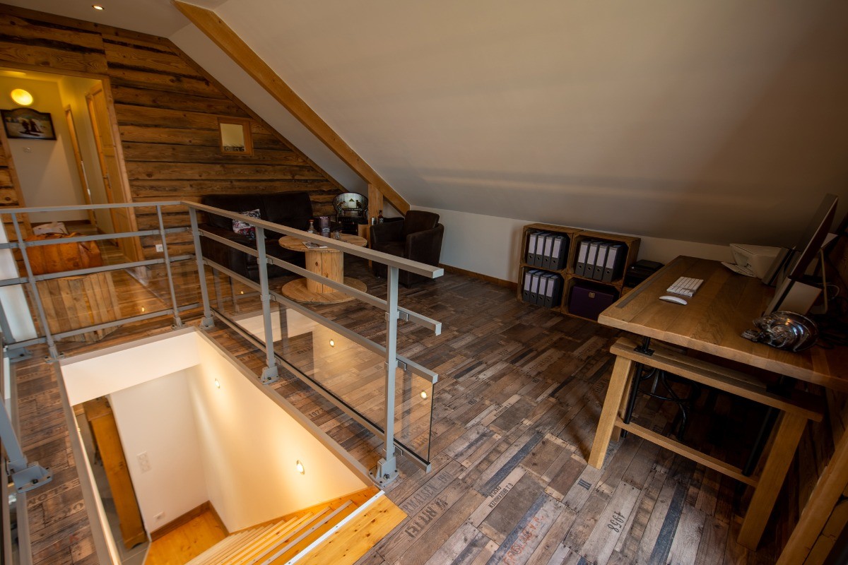 Petit salon mezanine avec bureau
