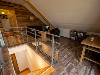 Petit salon mezanine avec bureau