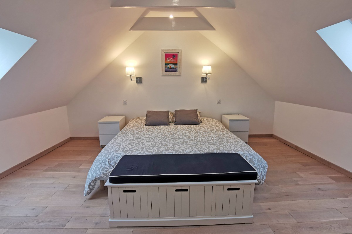 Chambre N°1 avec un lit de 180 cm