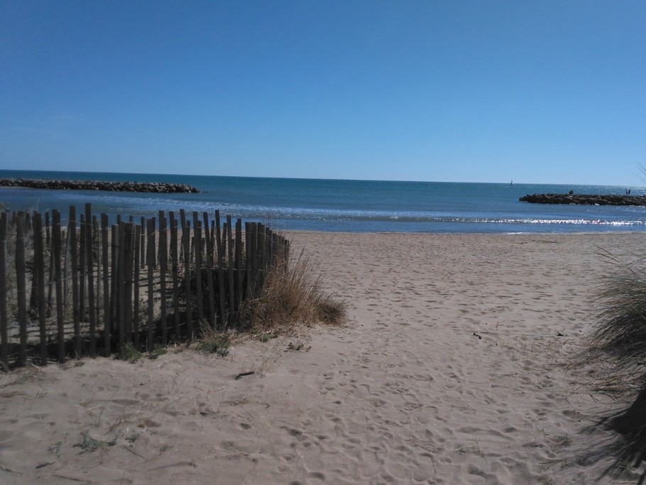 passage  plage en face l'appartement