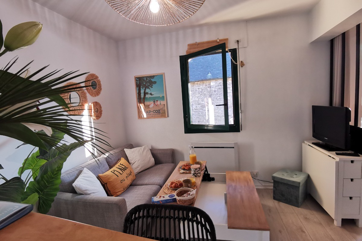 Salon avec table relevable