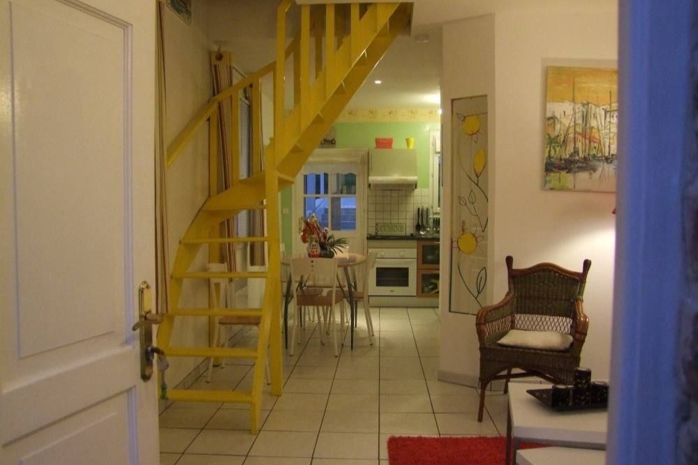 Escalier desservant les chambres