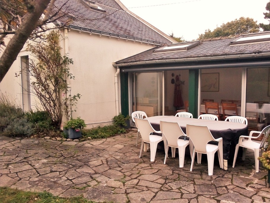Terrasse avec grande table