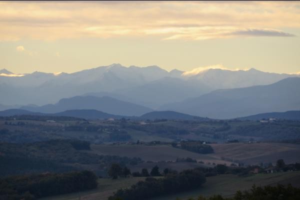 Lever de soleil automnal vu depuis le gîte