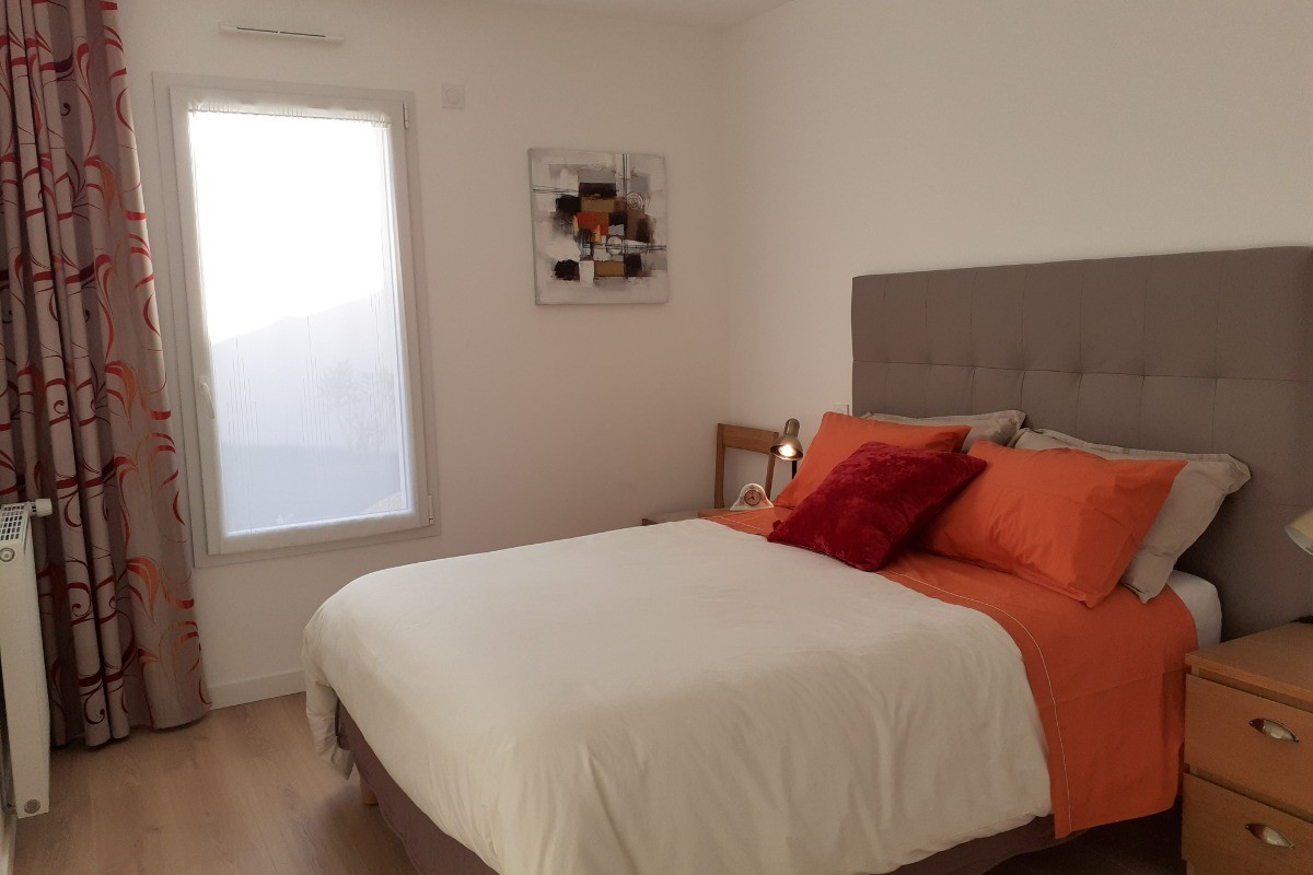 Chambre 1 lit 1.40 / 1.90 avec placard