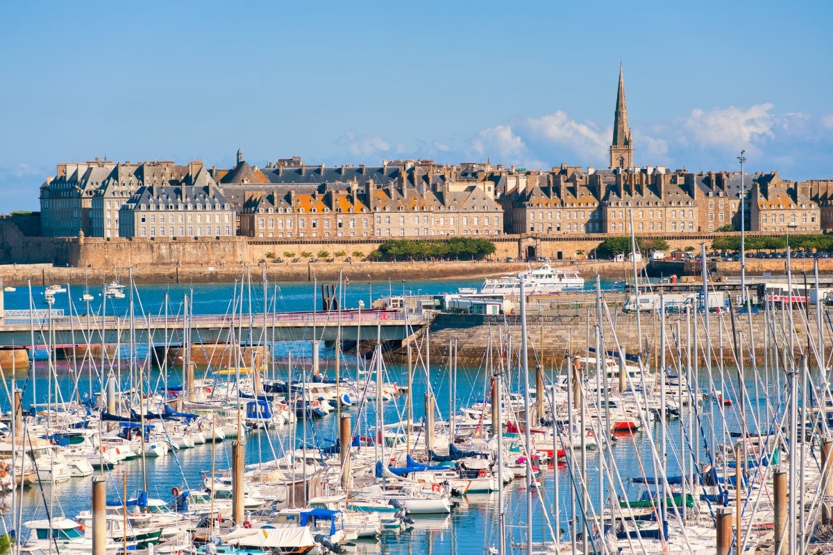 Nous nous tiendrons à votre disposition tout au long de votre séjour pour vous conseiller sur les incontournables mais aussi, pour vous indiquer nos coups de cœur touristiques.