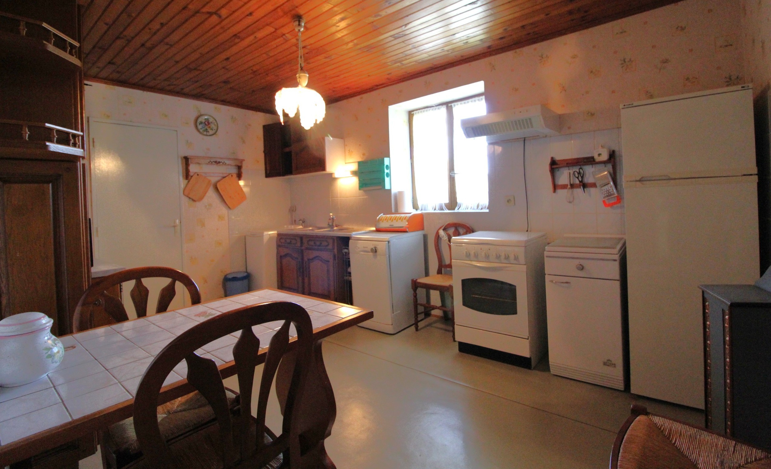 Cuisine - Gîte du Han à Saint-Remy, Vosges – Appartement nature, jardin, terrain pétanque