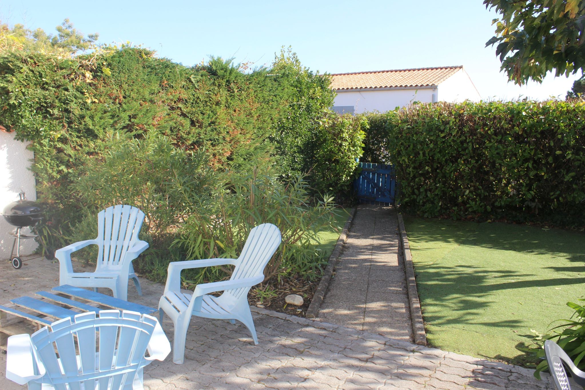 Terrasse de la maison 151 à Dolus d'Oléron, avec salon de jardin et barbecue