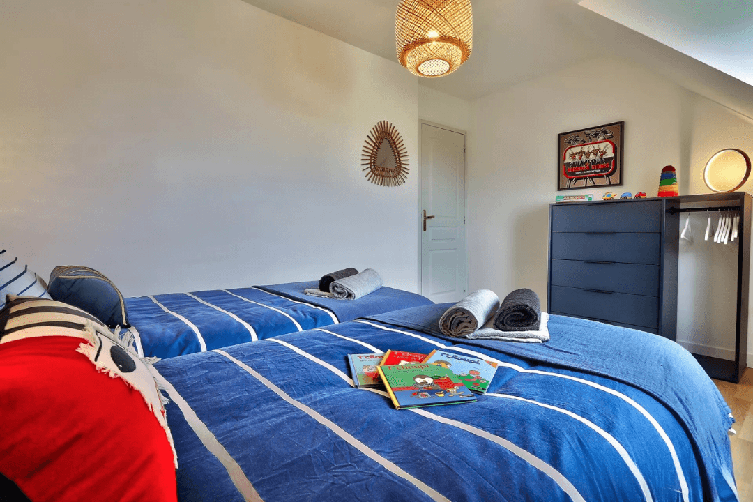 Etage Chambre 3 avec 2 lits x 90