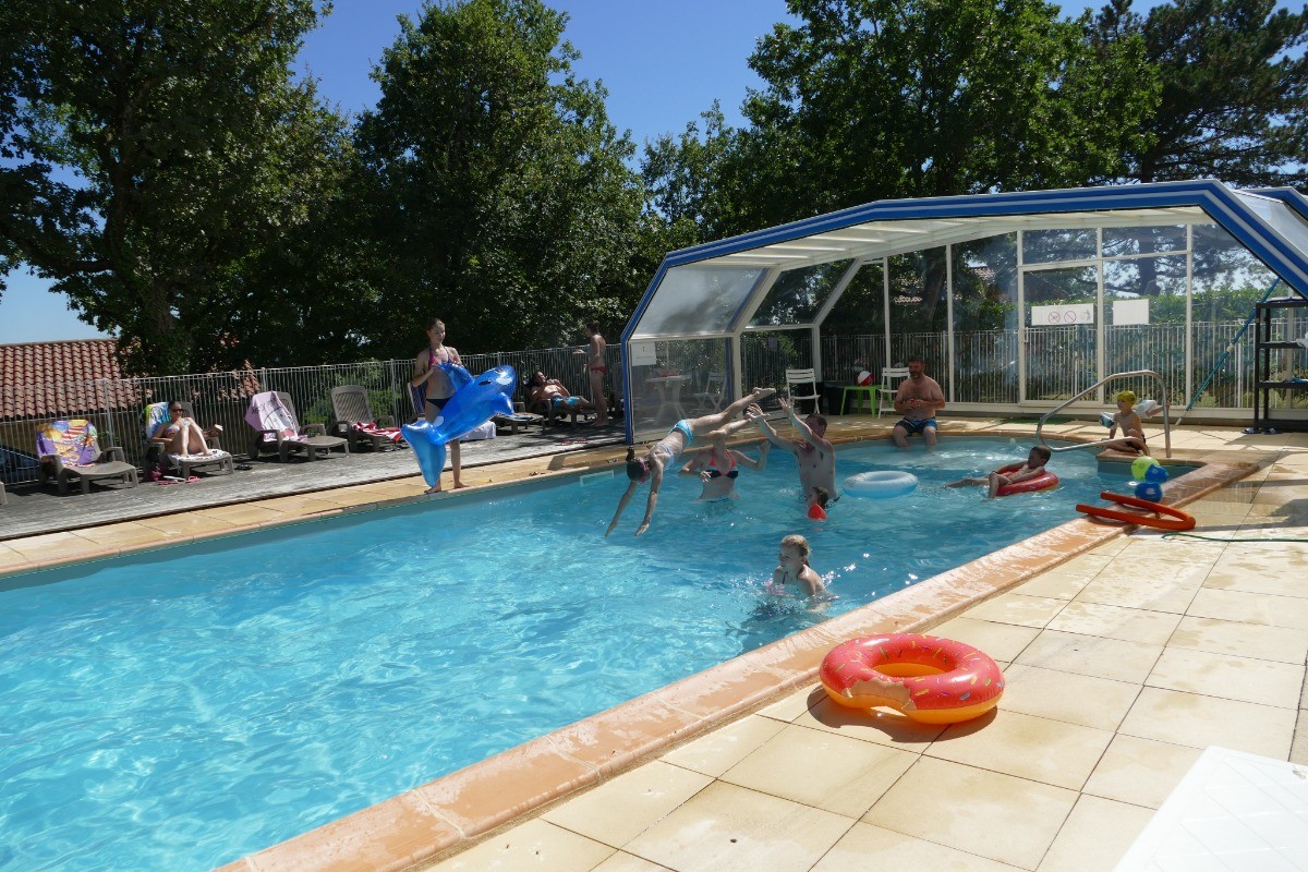 Espace piscine Village de Gîtes Les Collines d'Eyvigues 24580 Salignac Eyvigues Clévacances
