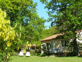 Vue Jardin Village de Gîtes Les Collines d'Eyvigues 24580 Salignac Eyvigues Clévacances