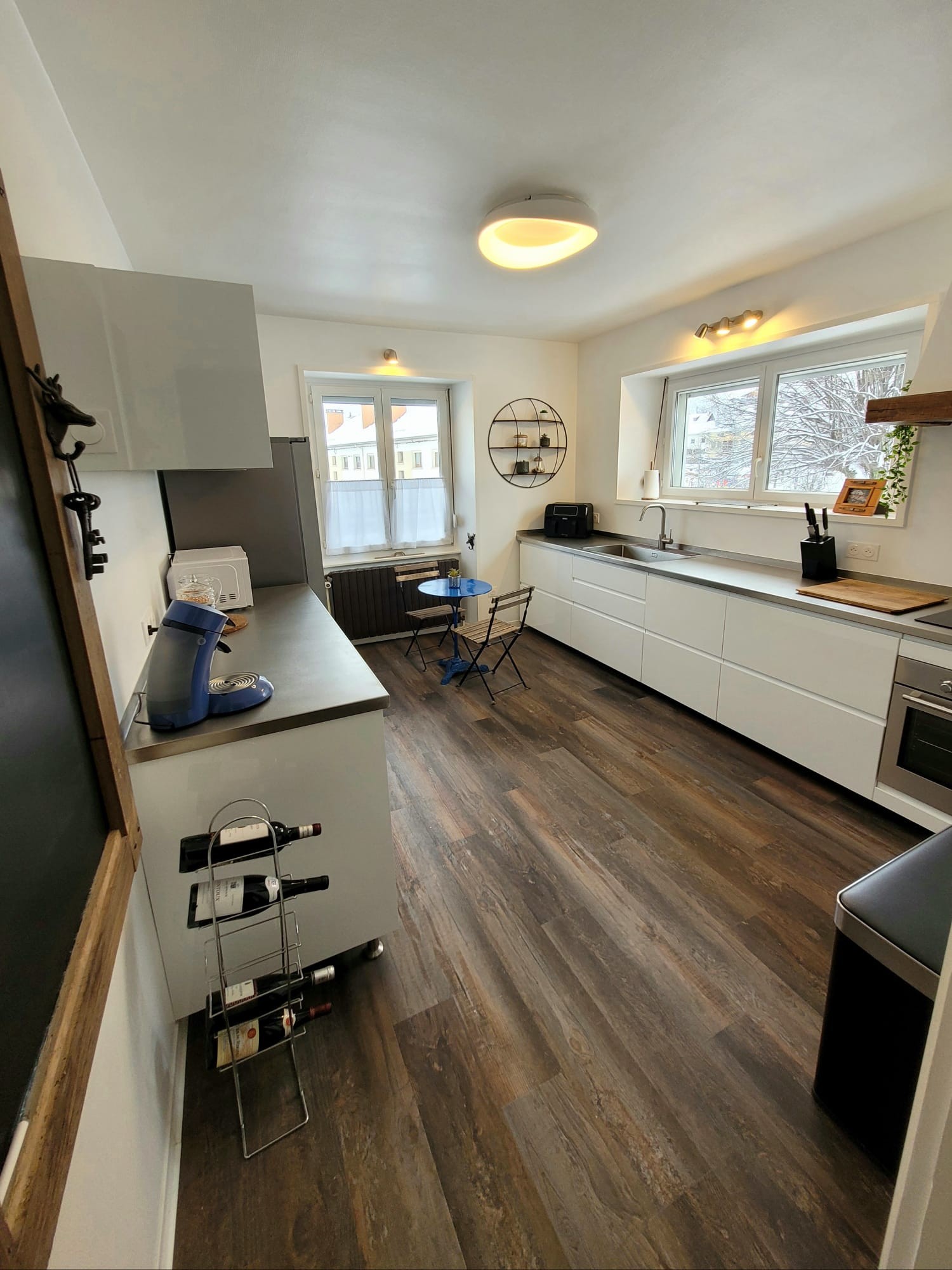 Separate kitchen - Maison des Lyly