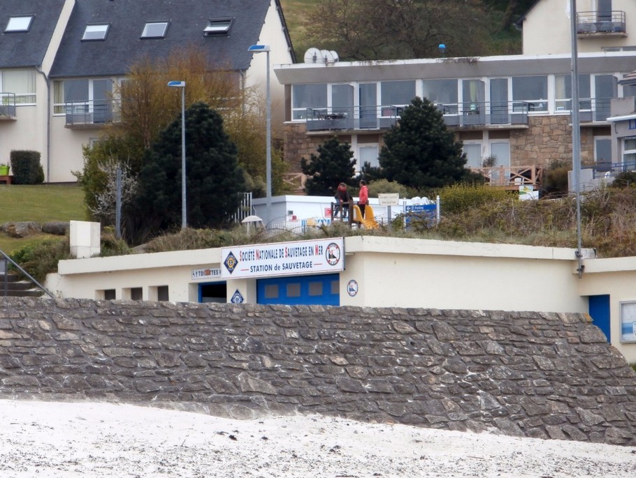 the duplex seen from the beach 50 metres away