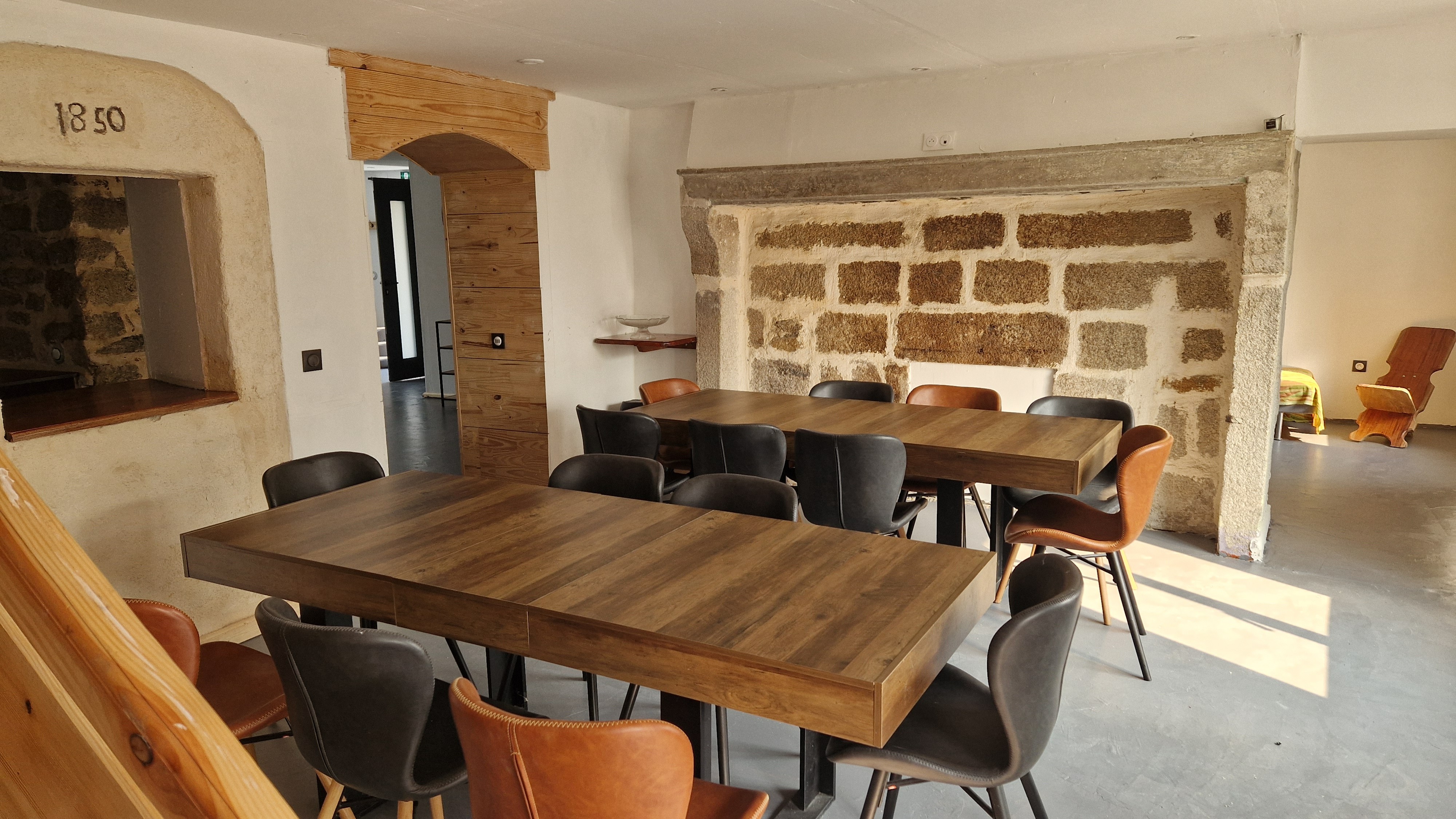 La salle à manger - Gîte Ukhutula , Vollore-Montagne , Puy-de-Dôme , Auvergne