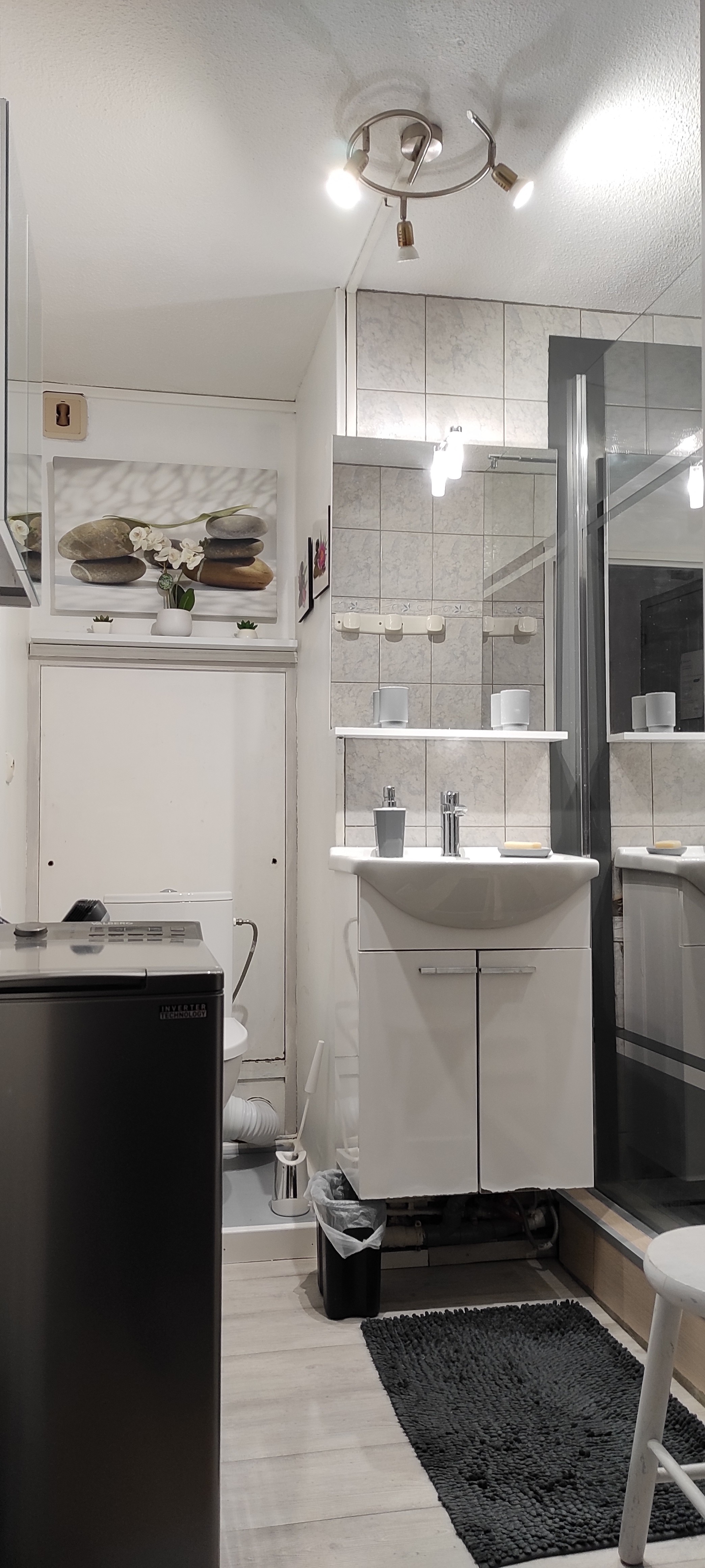 Salle d'eau avec lave linge 8 kgs