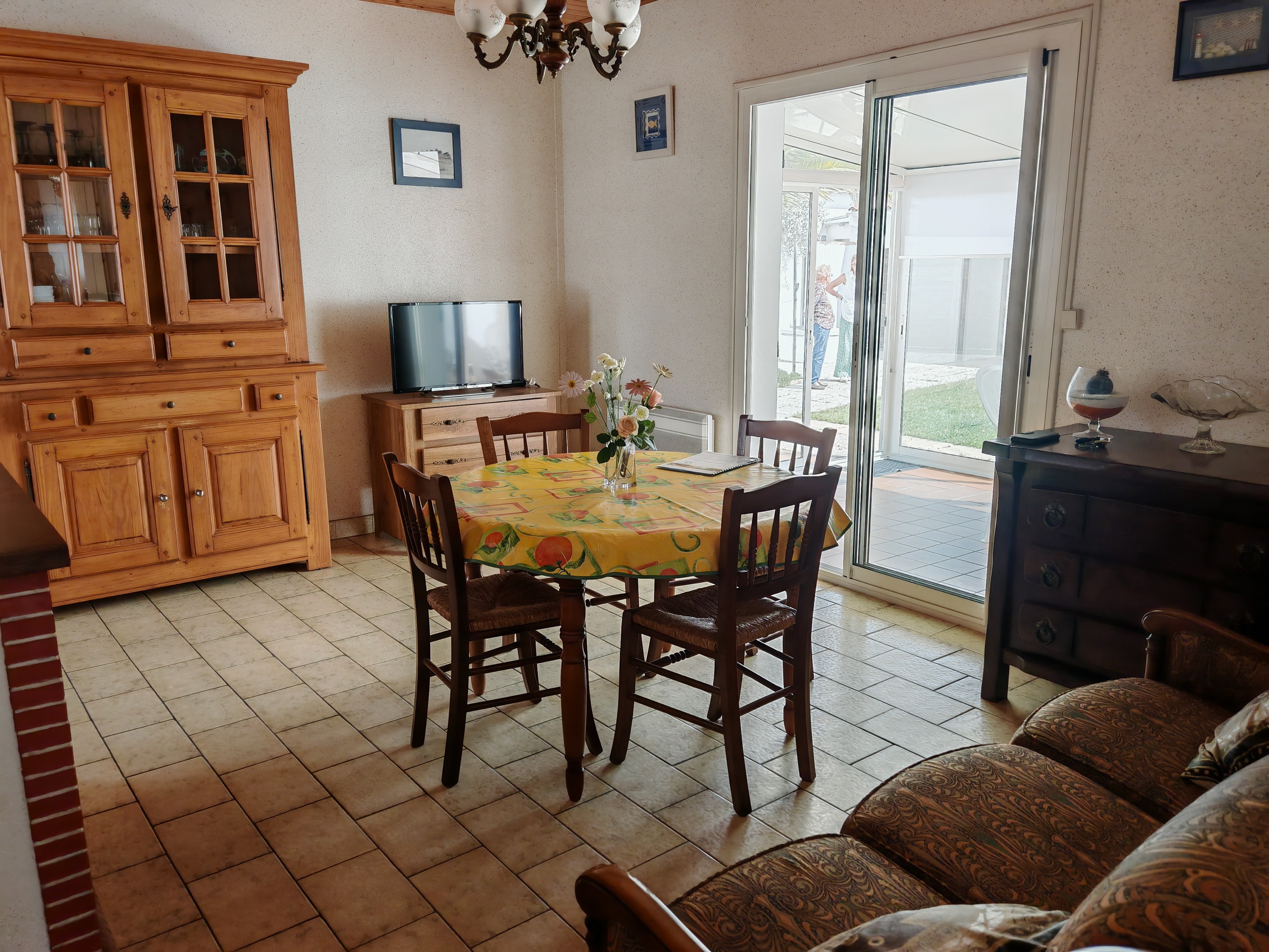 Living room with access to the conservatory