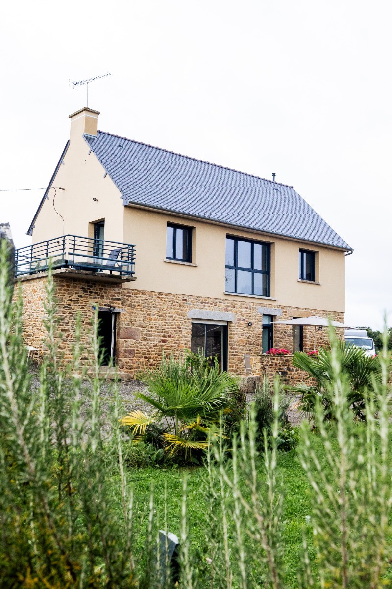Le gîte amandine se trouve à l'étage de cette maison. Accès par l'escalier extérieur.