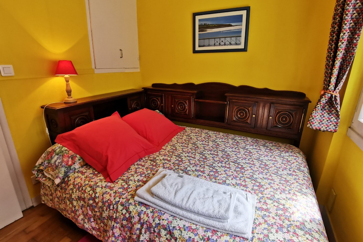 chambre avec lit 140