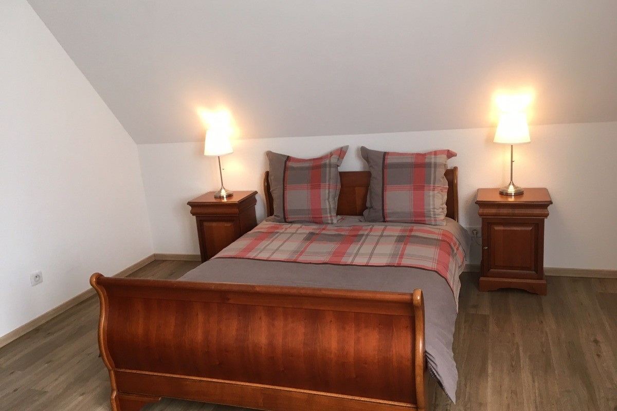 Chambre 3 lit double, lit bébé et coin salon