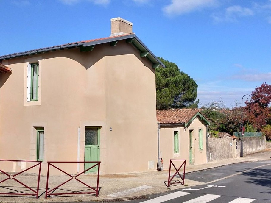 L'entrée côté rue