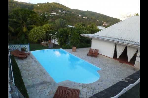 vue de la piscine à débordement