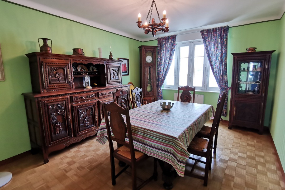 salle à manger avec vue sur le port