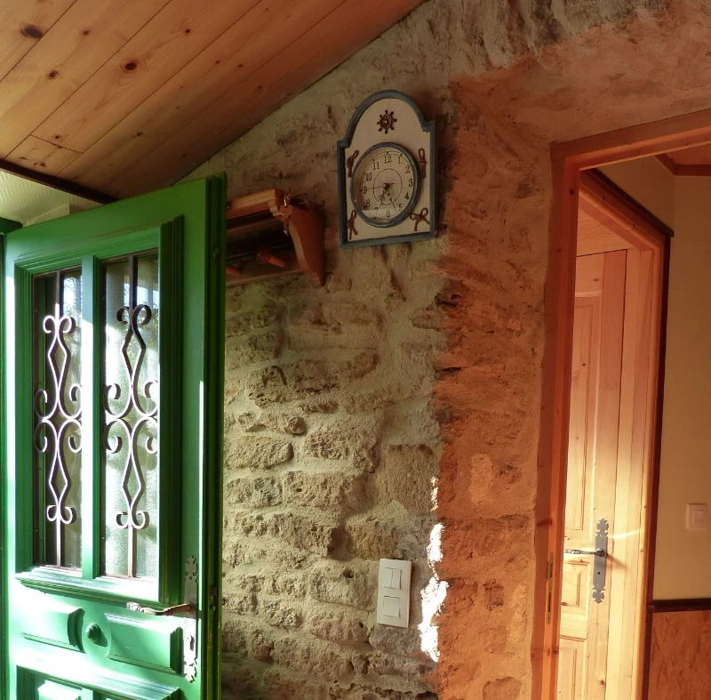 Porte principale donnant sur cuisine