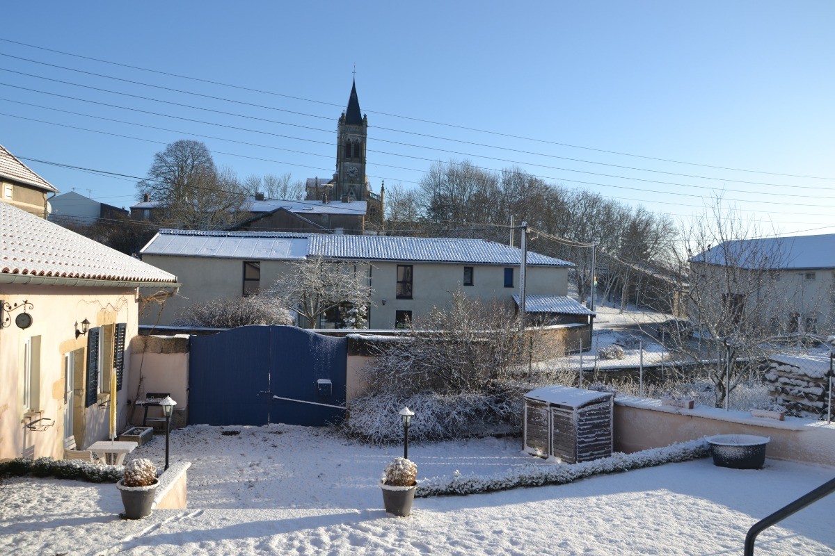 Vue sur le village enneigé - Gîtes du Holit au cœur de la Lorraine
