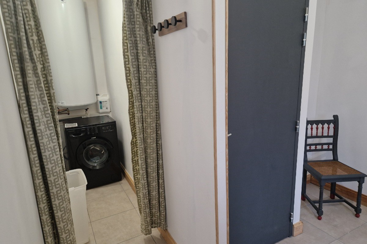 Utility room with washing machine - Chez la mouzotte