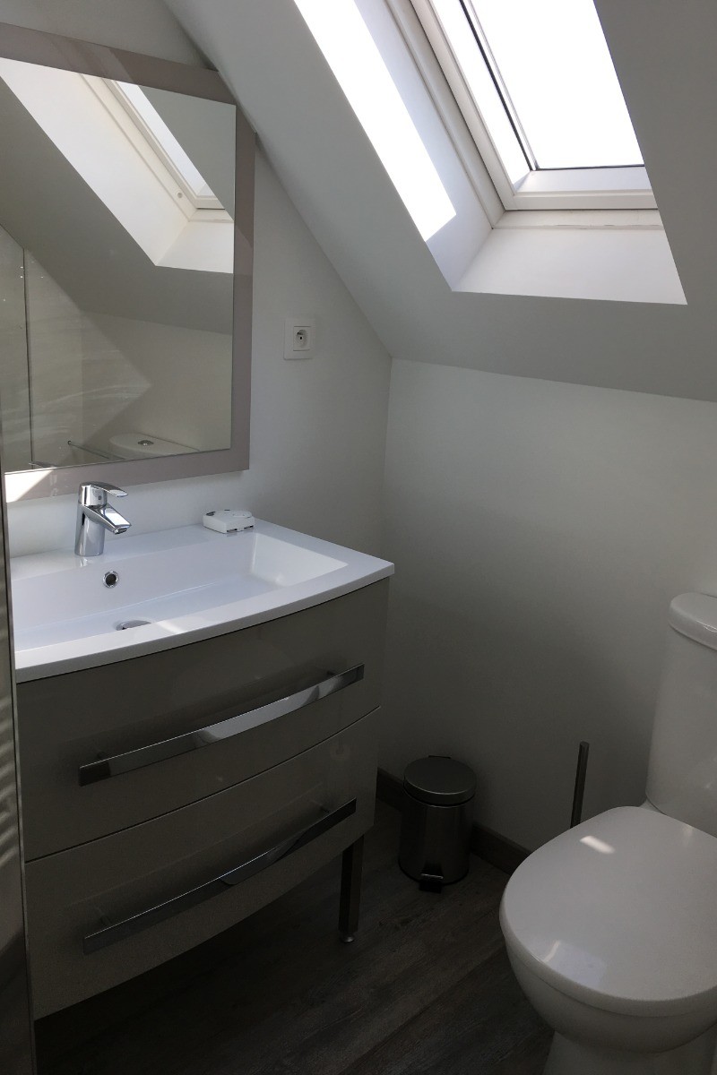 Salle d'eau avec WC, étage