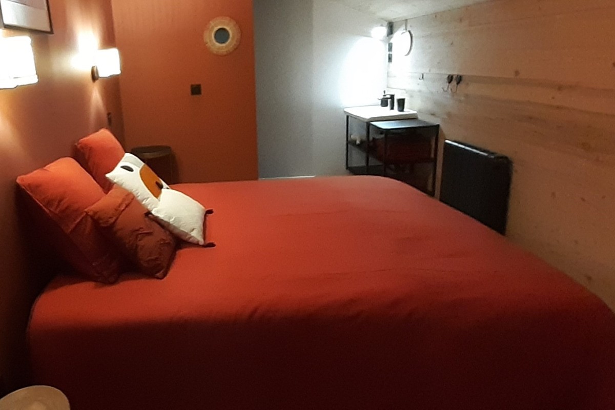 chambre lit 160 avec cabinet de douche