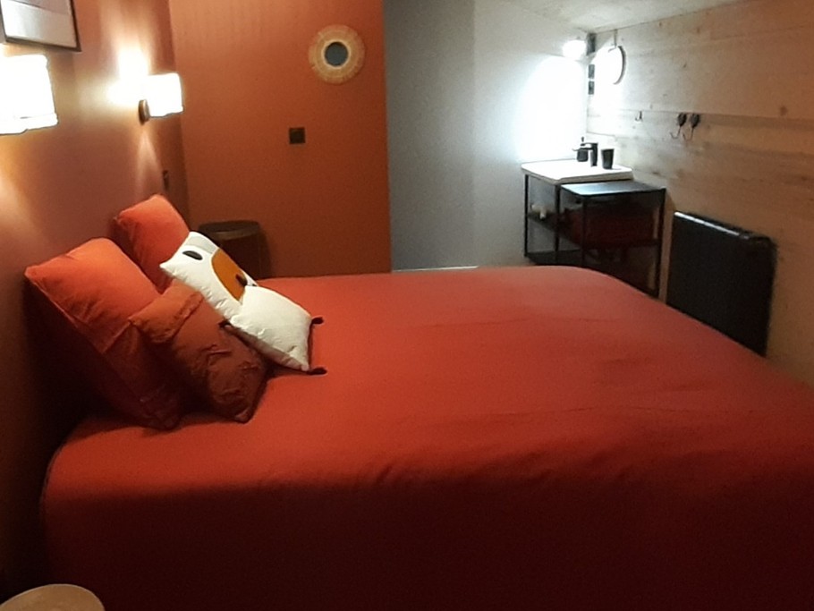 chambre lit 160 avec cabinet de douche