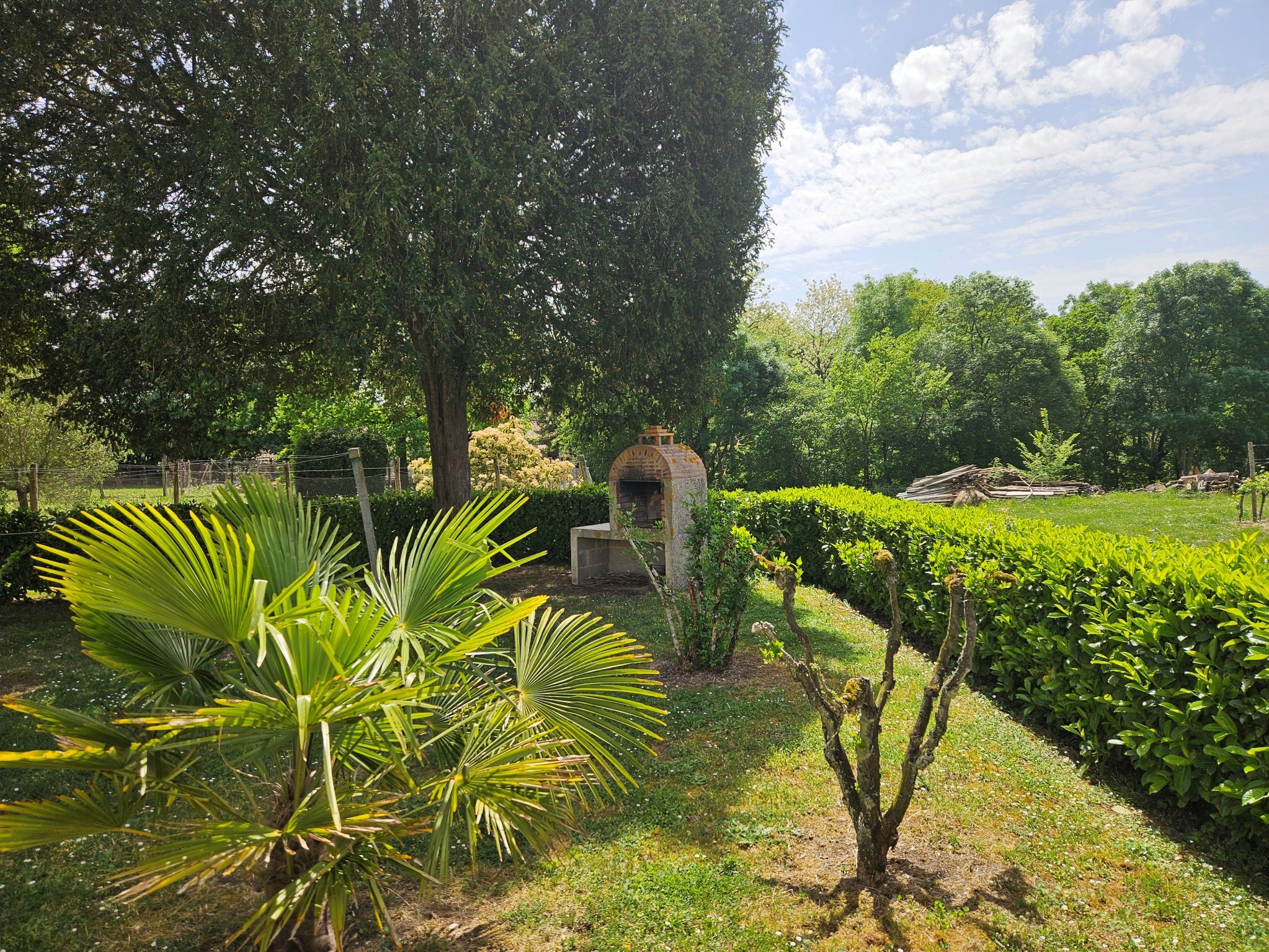 Le gite du Cramail au 1er étage avec entrée indépendante proche de St Emilion et de Duras, au milieu du vignoble bordelais