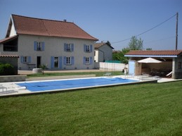 Gîte La Grimaudière avec piscine chauffée 2500m2 de terrain entre Lyon et Grenoble