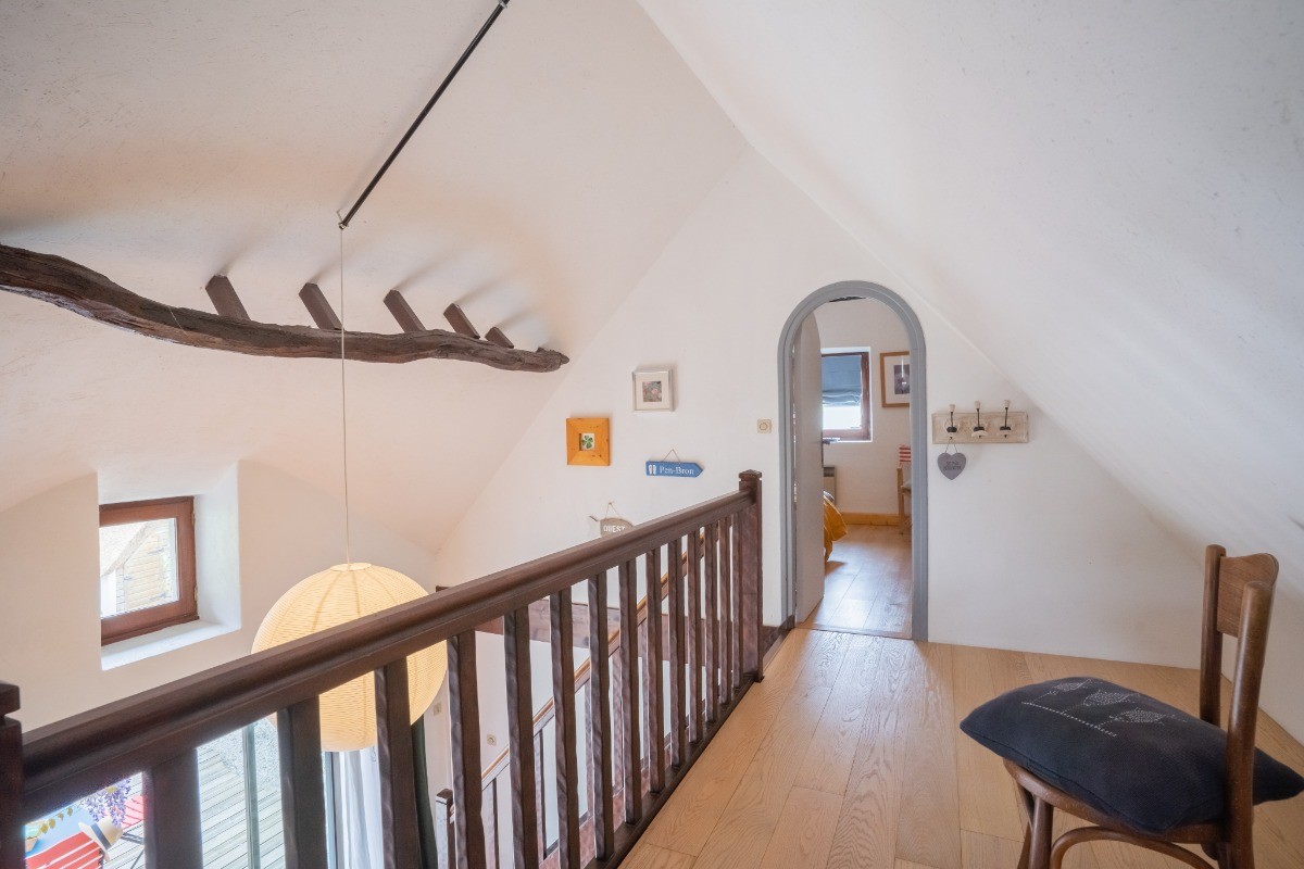 A l'étage : 2 chambres , rangement et penderie