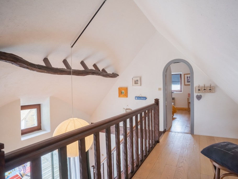 A l'étage : 2 chambres , rangement et penderie