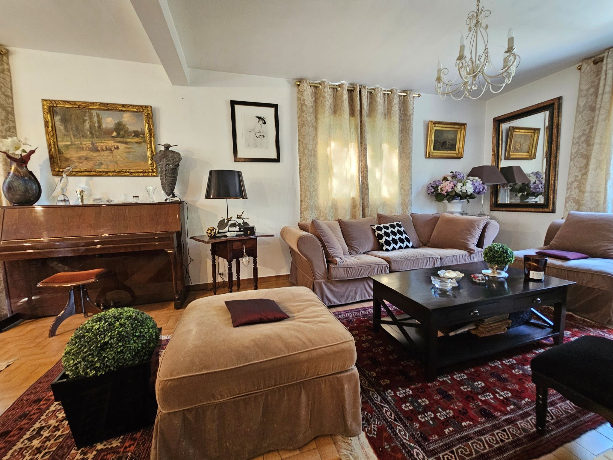 Au rez de chaussée, coin salon commun commun pour la maison d'hôtes