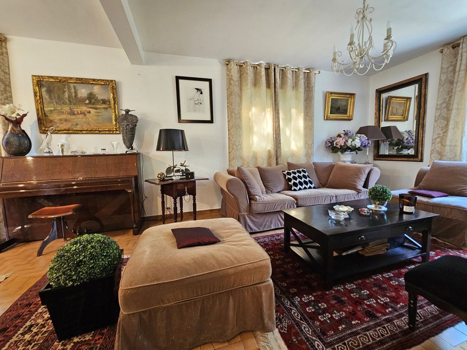 Au rez de chaussée, coin salon commun commun pour la maison d'hôtes