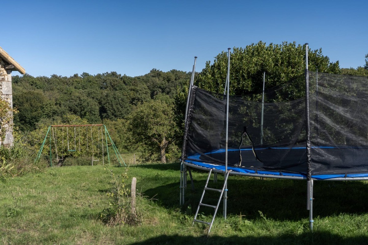 trampoline et balançoire