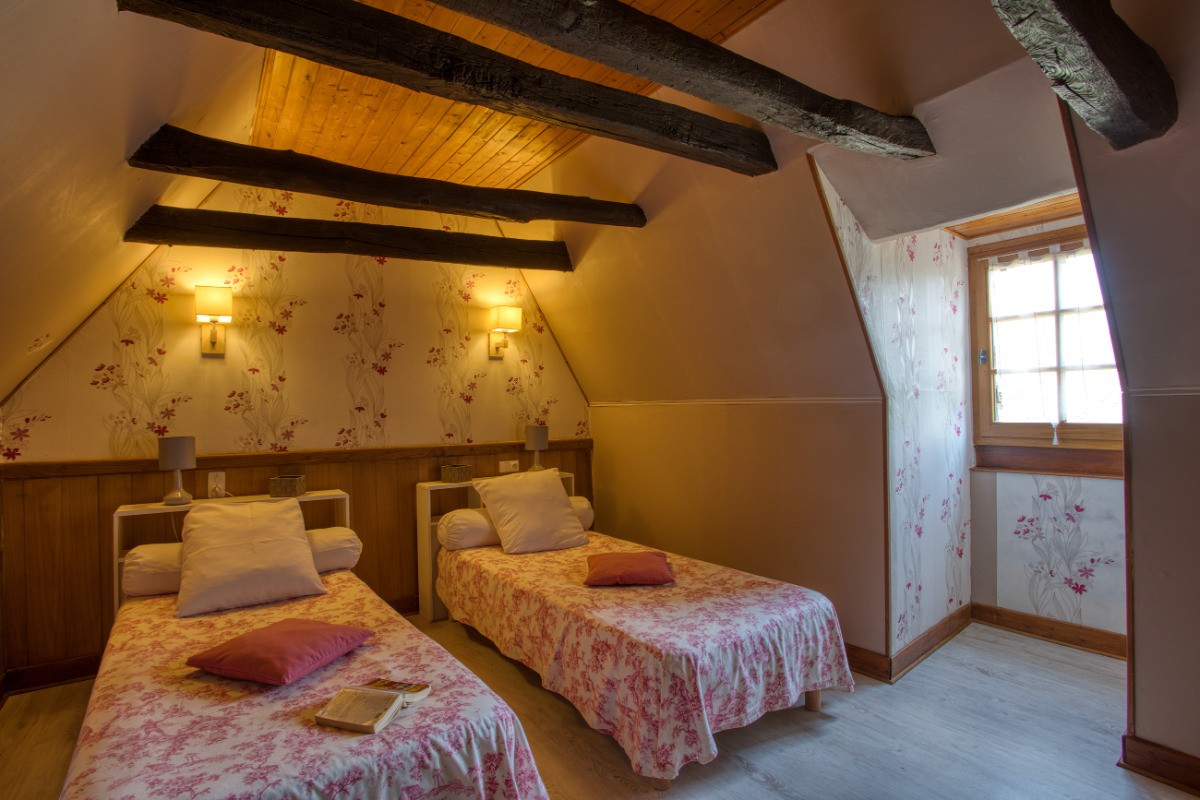 CHAMBRE A L'ETAGE, 2 LITS EN 90
(modulable en lit 180)