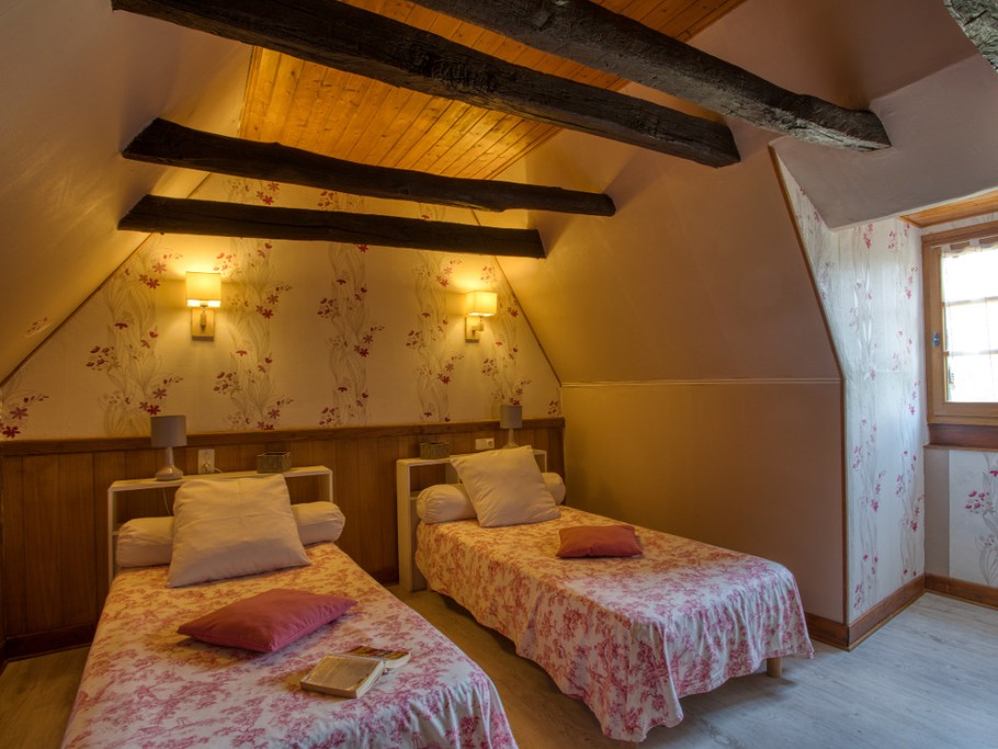 CHAMBRE A L'ETAGE, 2 LITS EN 90
(modulable en lit 180)