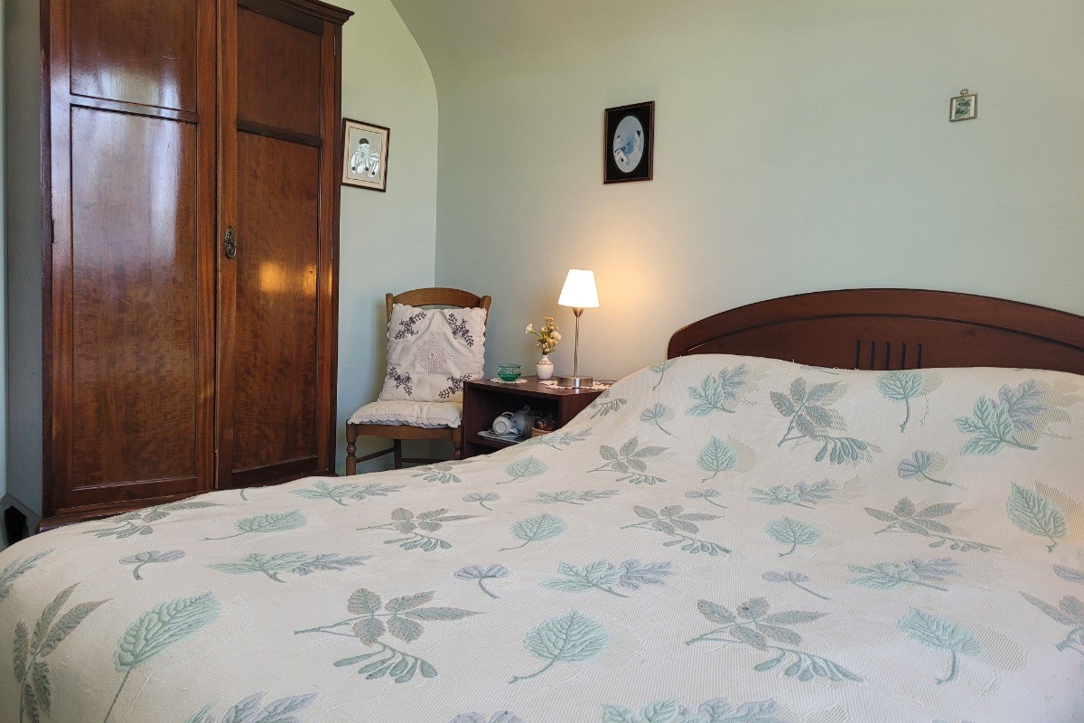 Chambre d'hôtes Clévacances, Ploluha, chez M. et Mme Mac Lachlan, la chambre familiale avec sa deuxième chambre comprenant un lit double