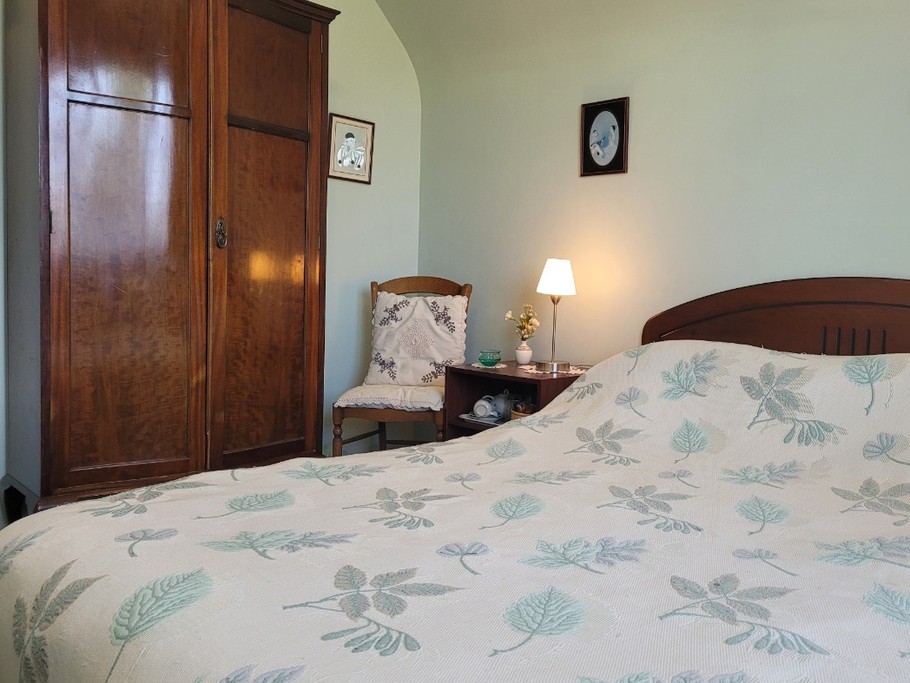 Chambre d'hôtes Clévacances, Ploluha, chez M. et Mme Mac Lachlan, la chambre familiale avec sa deuxième chambre comprenant un lit double